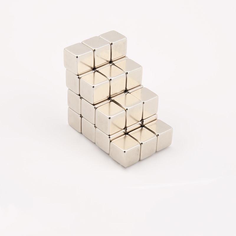 fuertes imanes de tierras raras